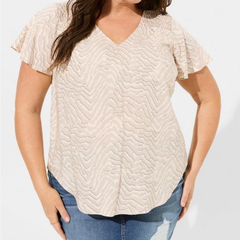 Torrid - Size 1 - Challis- Flutter Sleeve - Blouse - Cream Animal Stripes